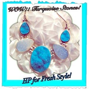 Turquoise color necklace w/matching earrings.